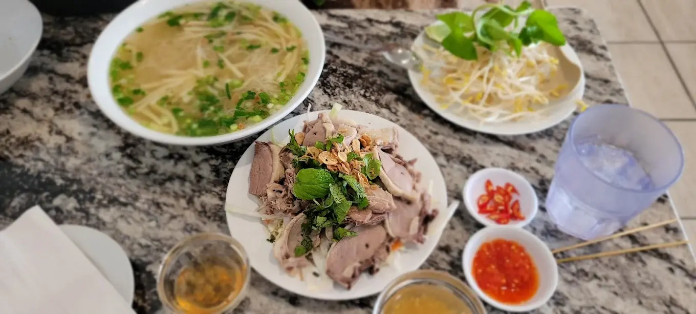 Minh Chau Restaurant - Authentic Vietnamese restaurant in Calgary, AB
